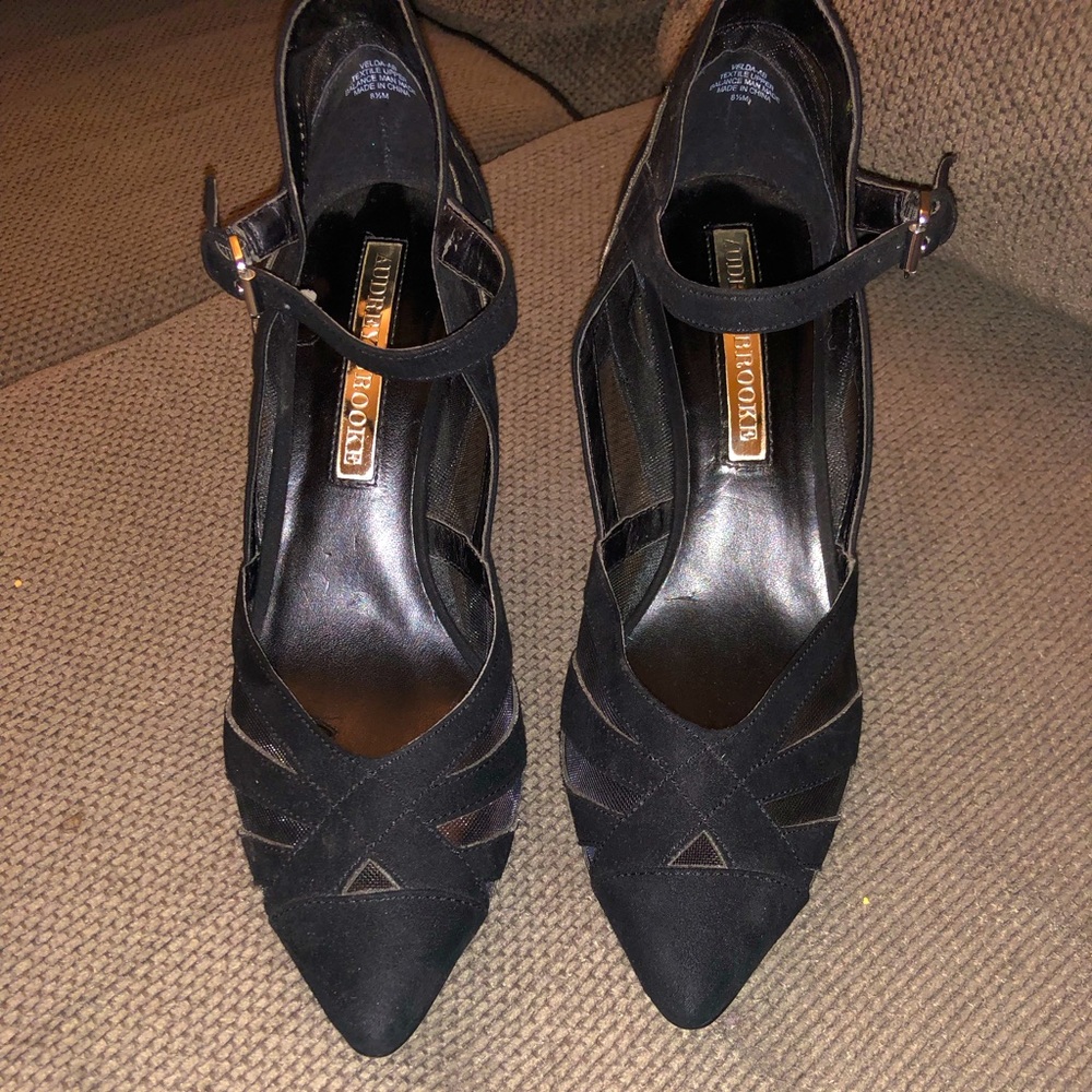 Audrey Brooke closed toe heel